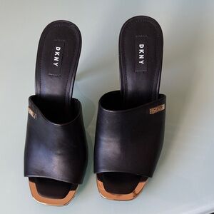 DKNY Sandał Black and Gold Size 9